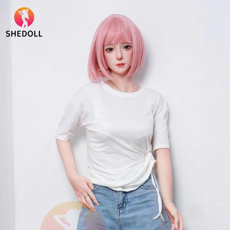 [SHEDOLL]顧小雨 158cm 蜜桃學姊|露背白裙+粉發細框鏡|自然C杯 | 可盤腿坐立姿勢